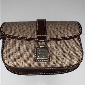 Small Dooney & Bourke wristlet/AUTHENTIC